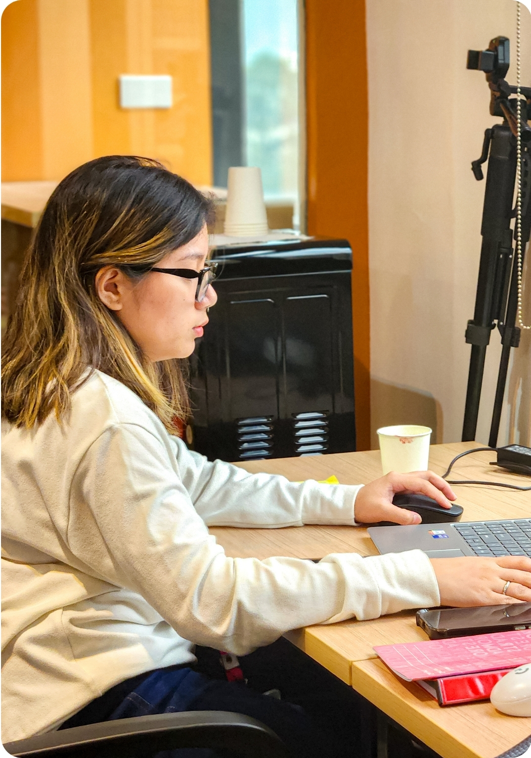 Professional working at a desk inside a modern office for rent in Makati at Zero-Ten Park